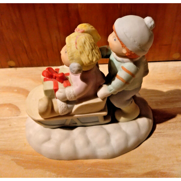1984 Xavier Roberts Cabbage Patch Ceramic Special Thoughts Boy/Girl Sledding - Picture 1 of 7
